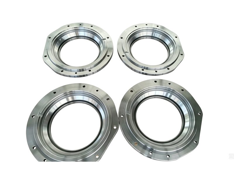 Labyrinth seal flanges